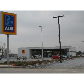Κατασκευή βιομηχανικών μεταλλικών στεγών για σούπερ μάρκετ ALDI.
